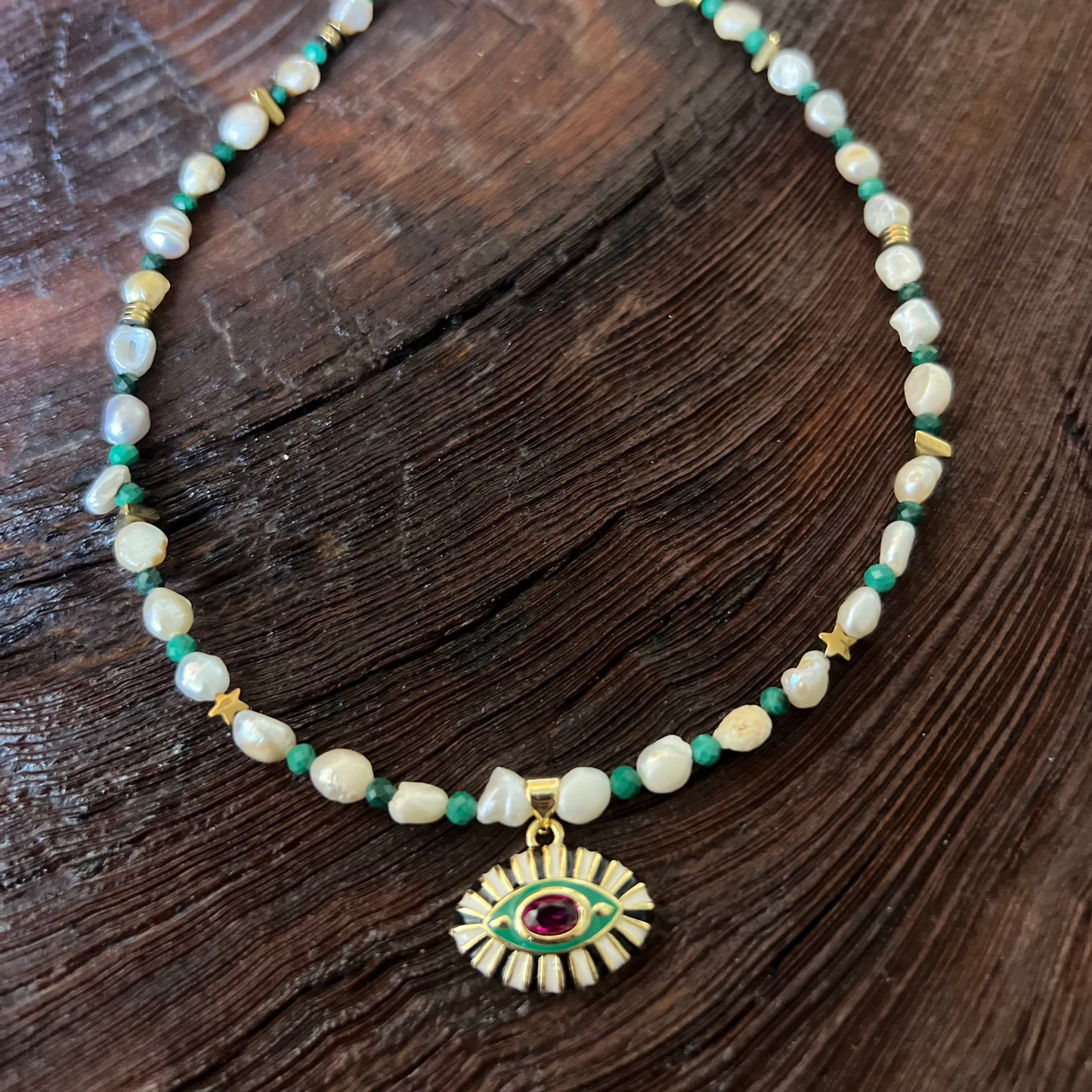 Emerald Insight Pearl Necklace