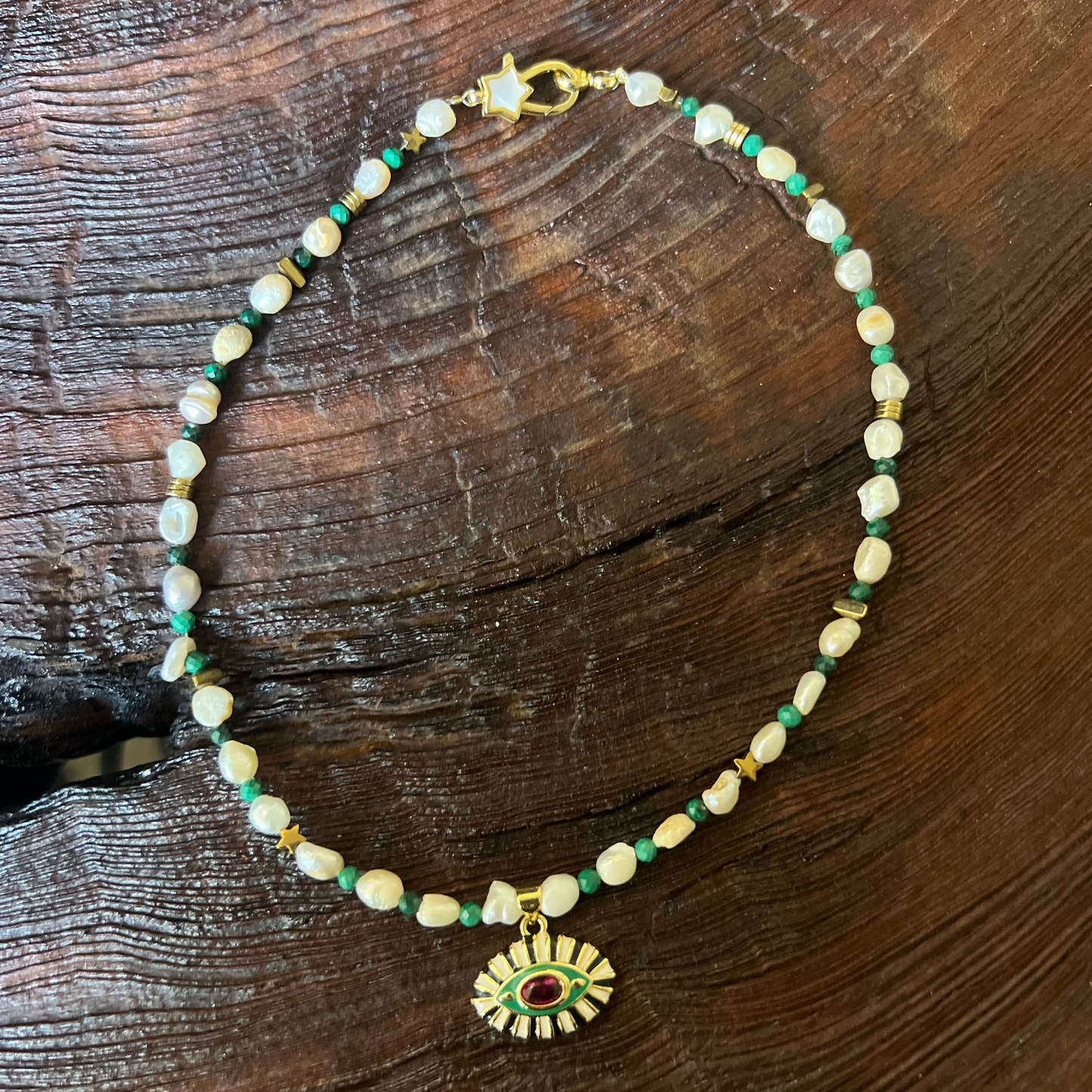 Emerald Insight Pearl Necklace